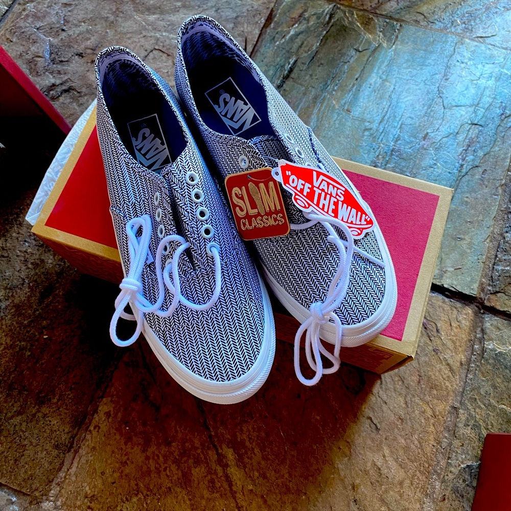 NEW IN BOX VINTAGE LADIES VANS 8.5